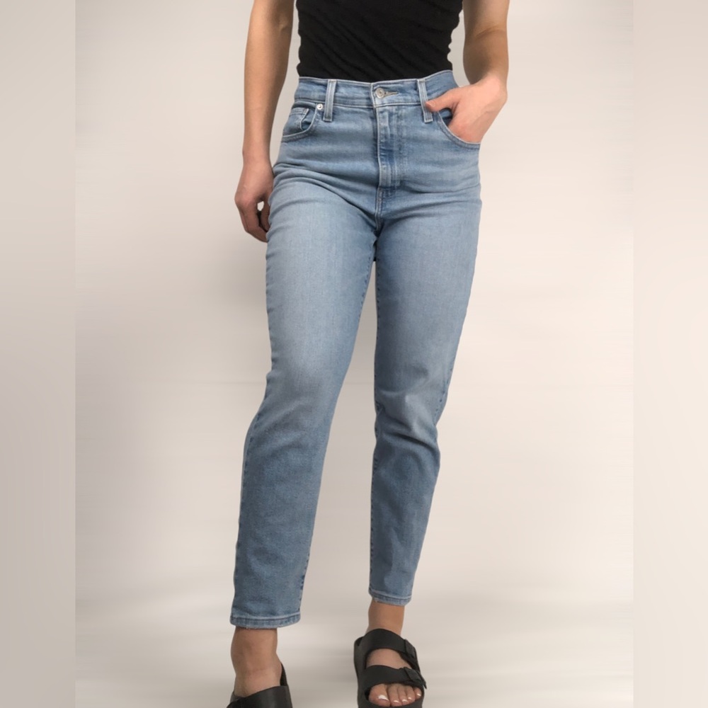 Levi's High Rise Light Blue Straight Jeans